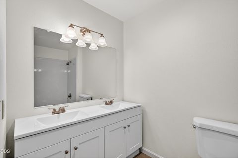 Tiny photo for 502 S B Street, Phoenix, OR 97535 (MLS # 220223012)