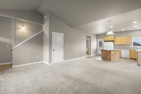 Tiny photo for 20702 Beaumont Drive, Bend, OR 97701 (MLS # 220215040)