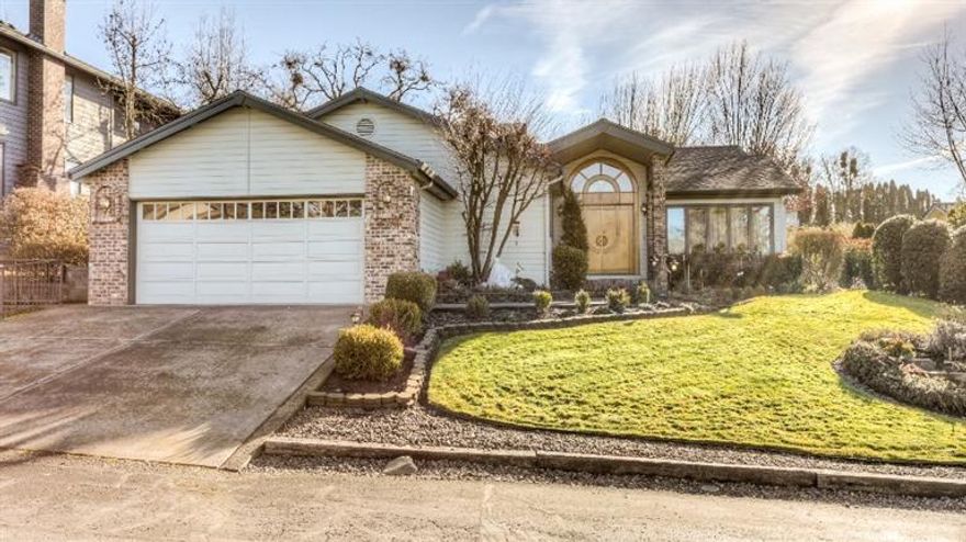 Sun Oaks custom designed single story home built for current owner by Ron Gressett. Home features high ceilings, a nice living room with doors that open to a bright sunroom with automatic skylights rain sensors. There is a built-in buffet in the dining room which opens to a large, modern kitchen with lots of storage. The laundry room is extra large and there is a heated storage room off the garage. There is a ramp from the garage into the home, hallways are all wide and doorways are 30' wide. This is a very nice quality built home that backs up to Quail Point Golf Course and is nice and private with views.