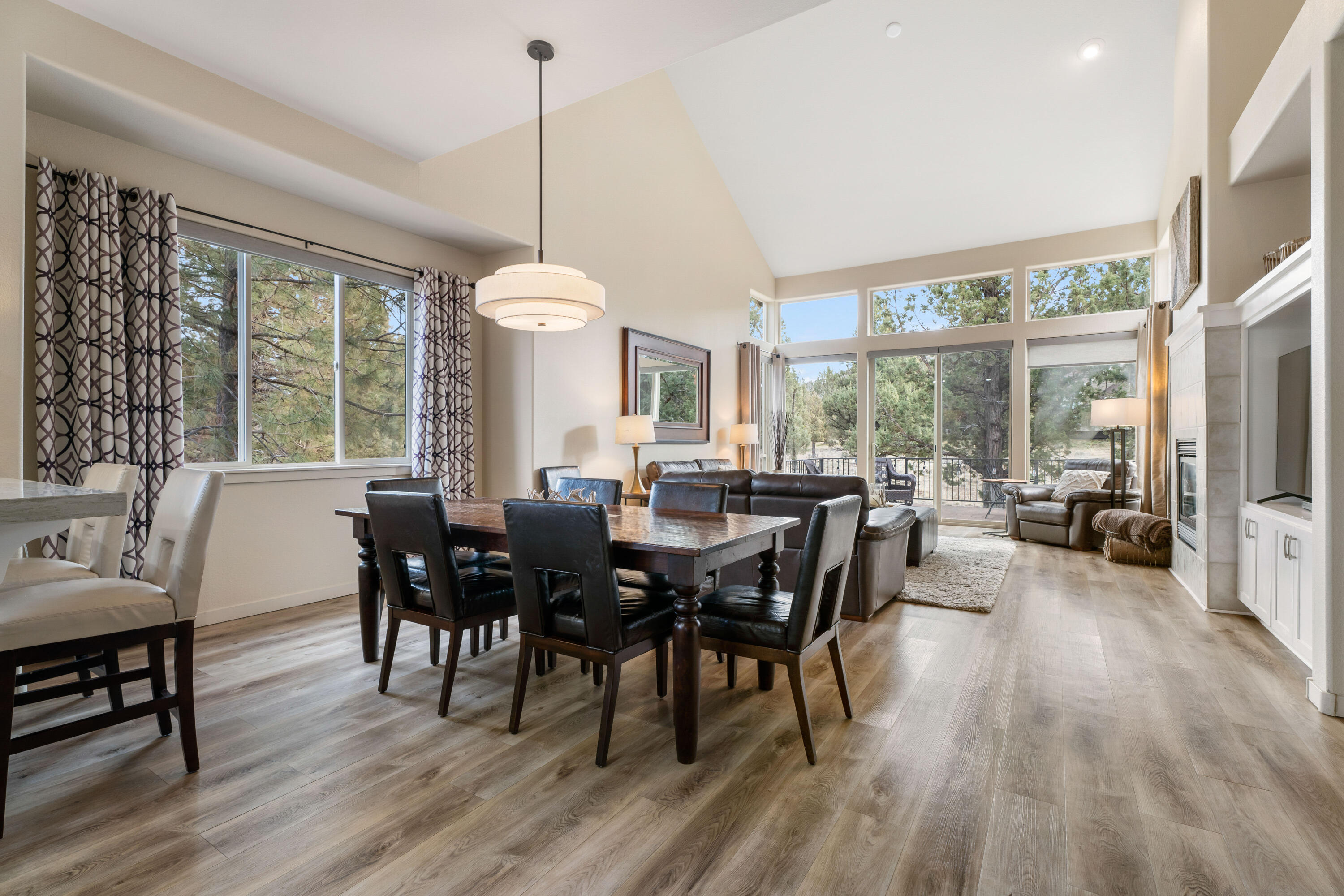 1325 Highland View Loop
