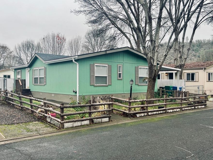 Beautifully maintained 3-bedroom, 2-bath manufactured home in the family-friendly Butte Crest Estates. Built in 1997 with 1,296 sqft, this home features a desirable split floor plan, open living area, and vaulted ceilings. The spacious kitchen offers an island, pantry, skylight, and ample storage, plus refrigerator, range, hood, and dishwasher. The primary suite includes a large walk-in closet, dual vanity, garden tub, and separate shower. Enjoy the light and bright nice-sized dining and living space, low-maintenance backyard with raised garden beds and shed, and a covered carport with ramp access. Pride of ownership shines throughout—truly move-in ready!