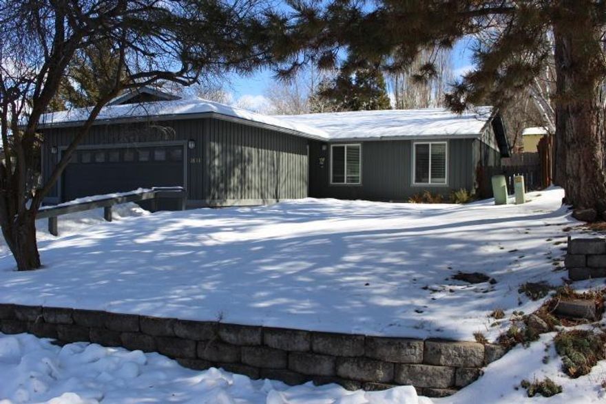 This move in ready 3 bedroom, 2 bath home offers a great location near Harbor Isles, OIT, and Moore Park. The backyard is fully fenced and has a wonderful deck for enjoying the summer evenings.