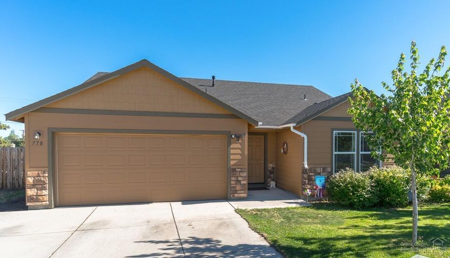 Comfortable & efficient, this single level home in NW Redmond offers convenient location & room for toys! Great room layout w/rustic Barn Wood accents. Spacious Kitchen & pantry, dining area w/slider to back yard. Master on opposite side from 2 additional rooms & bath, central laundry room. Master Suite w/2 walk in closets, vaulted ceiling & office. Bath features dbl sinks & plenty of storage. Fully fenced, pet friendly yard w/over 30' deep RV space & 11' wide double gate. Equipped w/ A/C & ready to go!