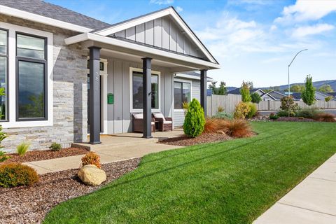 Tiny photo for 3811 Coal Mine Road, Medford, OR 97504 (MLS # 220217275)