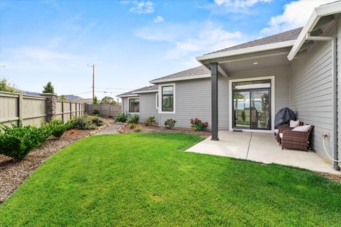 Tiny photo for 3811 Coal Mine Road, Medford, OR 97504 (MLS # 220217275)