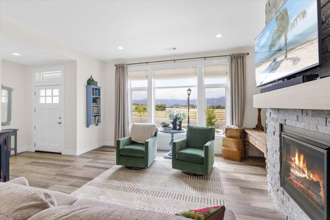 Tiny photo for 3811 Coal Mine Road, Medford, OR 97504 (MLS # 220217275)