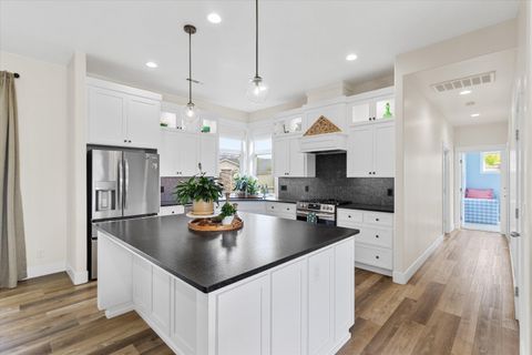 Tiny photo for 3811 Coal Mine Road, Medford, OR 97504 (MLS # 220217275)