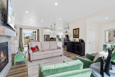 Tiny photo for 3811 Coal Mine Road, Medford, OR 97504 (MLS # 220217275)