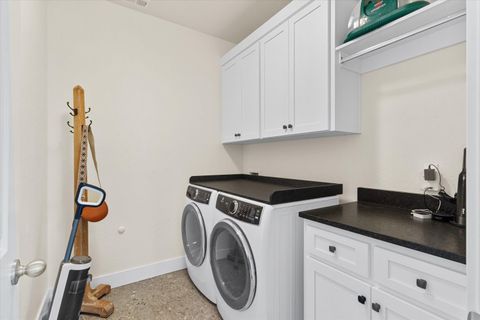 Tiny photo for 3811 Coal Mine Road, Medford, OR 97504 (MLS # 220217275)