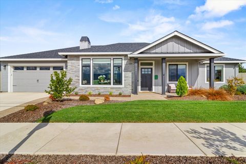 Photo of 3811 Coal Mine Road, Medford, OR 97504 (MLS # 220217275)