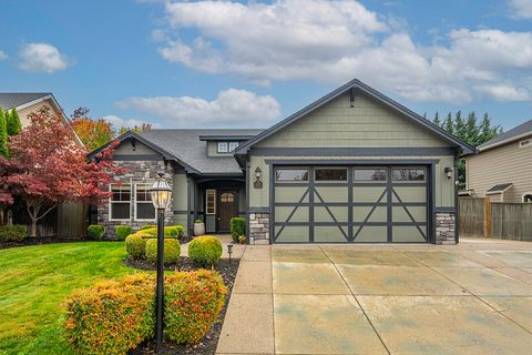 Photo of 2850 Farmington Avenue, Medford, OR 97504 (MLS # 220211536)