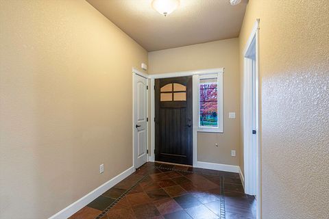 Tiny photo for 2850 Farmington Avenue, Medford, OR 97504 (MLS # 220211536)