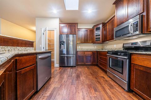 Tiny photo for 2850 Farmington Avenue, Medford, OR 97504 (MLS # 220211536)