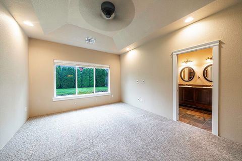 Tiny photo for 2850 Farmington Avenue, Medford, OR 97504 (MLS # 220211536)