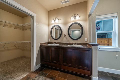 Tiny photo for 2850 Farmington Avenue, Medford, OR 97504 (MLS # 220211536)