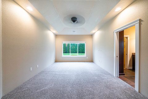 Tiny photo for 2850 Farmington Avenue, Medford, OR 97504 (MLS # 220211536)