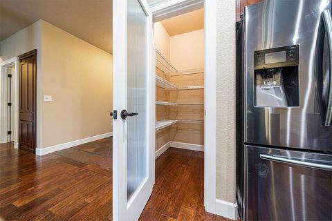 Tiny photo for 2850 Farmington Avenue, Medford, OR 97504 (MLS # 220211536)