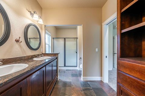 Tiny photo for 2850 Farmington Avenue, Medford, OR 97504 (MLS # 220211536)