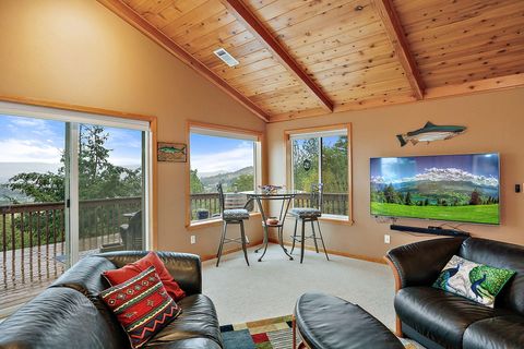 Tiny photo for 2070 Skyview Drive, Medford, OR 97501 (MLS # 220211531)