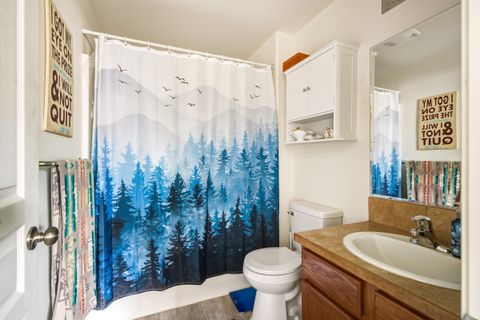 Tiny photo for 484 NE Spruce Court, Redmond, OR 97756 (MLS # 220212895)