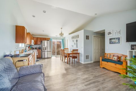 Tiny photo for 484 NE Spruce Court, Redmond, OR 97756 (MLS # 220212895)