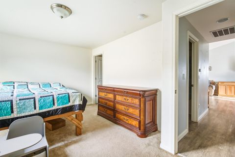 Tiny photo for 484 NE Spruce Court, Redmond, OR 97756 (MLS # 220212895)