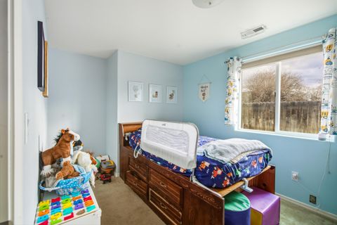 Tiny photo for 484 NE Spruce Court, Redmond, OR 97756 (MLS # 220212895)