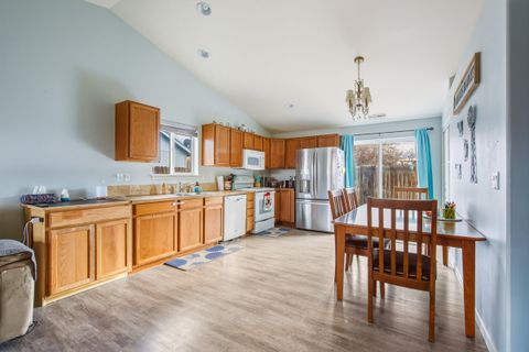 Tiny photo for 484 NE Spruce Court, Redmond, OR 97756 (MLS # 220212895)