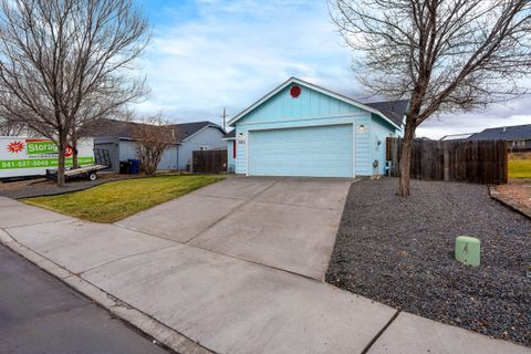 Tiny photo for 484 NE Spruce Court, Redmond, OR 97756 (MLS # 220212895)