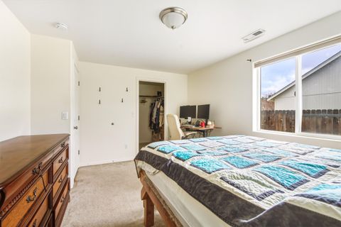 Tiny photo for 484 NE Spruce Court, Redmond, OR 97756 (MLS # 220212895)