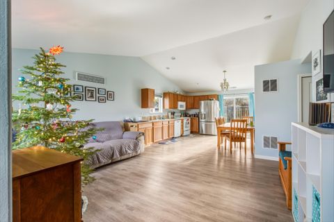 Tiny photo for 484 NE Spruce Court, Redmond, OR 97756 (MLS # 220212895)