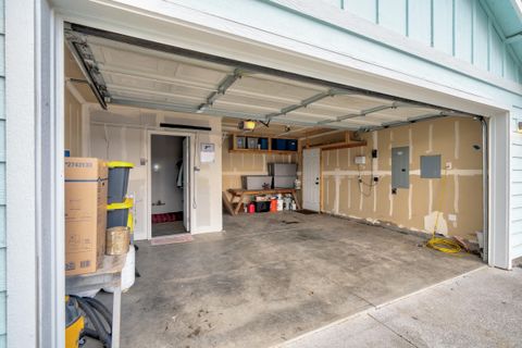 Tiny photo for 484 NE Spruce Court, Redmond, OR 97756 (MLS # 220212895)