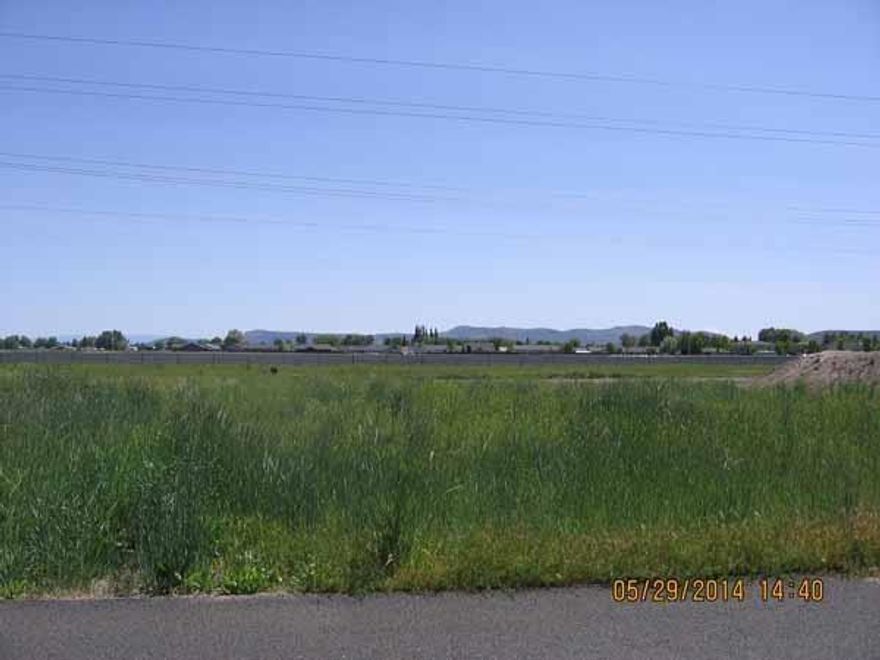 Great Price On This Nice Lot With Beautiful Mountain Views In Summerfield Residential Community. Large Enough For Your New Mfg. Home And A Small Garden, Small Enough That There Won't Be A Lot Of Yard Maintenance! Potential Buyers May Apply For Financing With Rogue Federal Credit Union;s Lot Loan Program. Water Is Billed Monthly Through Rfcu And Runs Approximately $40/Month Depending Upon Usage.