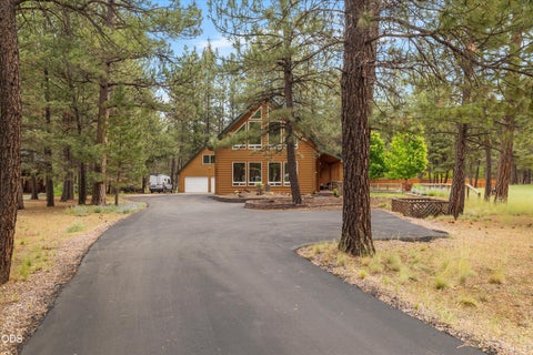 Tiny photo for 14879 Chuckwagon Court, Sisters, OR 97759 (MLS # 220223198)
