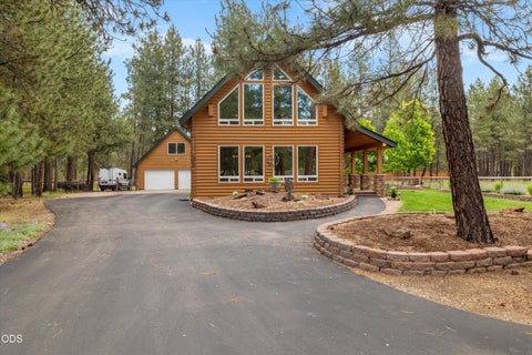 Tiny photo for 14879 Chuckwagon Court, Sisters, OR 97759 (MLS # 220223198)