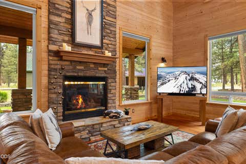 Tiny photo for 14879 Chuckwagon Court, Sisters, OR 97759 (MLS # 220223198)