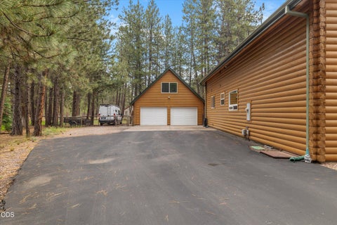 Tiny photo for 14879 Chuckwagon Court, Sisters, OR 97759 (MLS # 220223198)