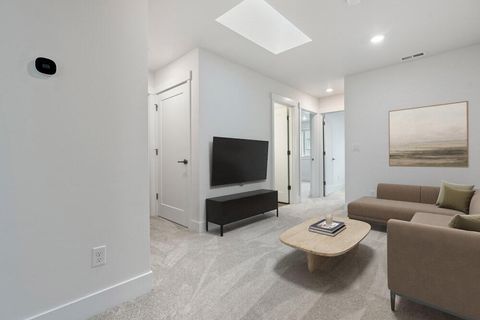 Tiny photo for 20732 SE Scout Place, Bend, OR 97702 (MLS # 220220088)