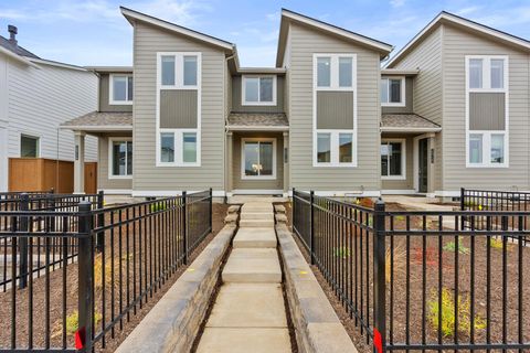 Tiny photo for 20732 SE Scout Place, Bend, OR 97702 (MLS # 220220088)