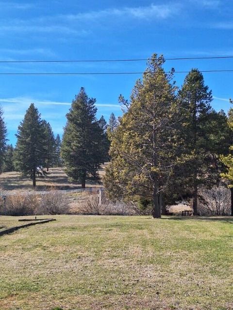 Tiny photo for 414 N Baker Avenue, Chiloquin, OR 97624 (MLS # 220217018)