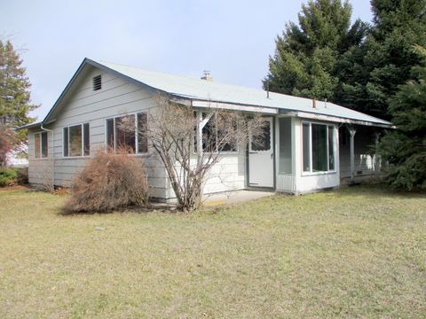 Tiny photo for 414 N Baker Avenue, Chiloquin, OR 97624 (MLS # 220217018)