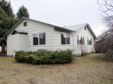 Tiny photo for 414 N Baker Avenue, Chiloquin, OR 97624 (MLS # 220217018)