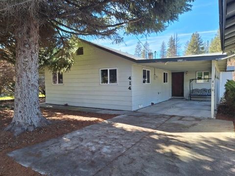 Tiny photo for 414 N Baker Avenue, Chiloquin, OR 97624 (MLS # 220217018)