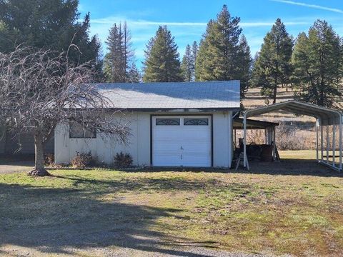 Tiny photo for 414 N Baker Avenue, Chiloquin, OR 97624 (MLS # 220217018)