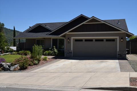Tiny photo for 303 NW Collette Way, Grants Pass, OR 97526 (MLS # 220223072)
