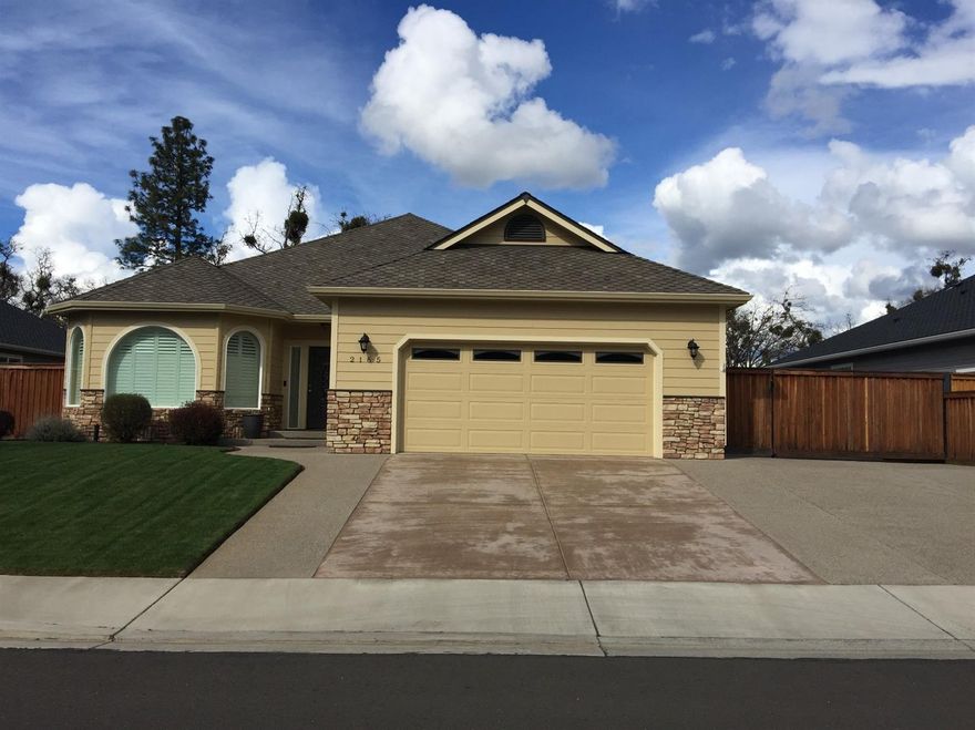 Beautiful custom built home in Bluegrass Downs.