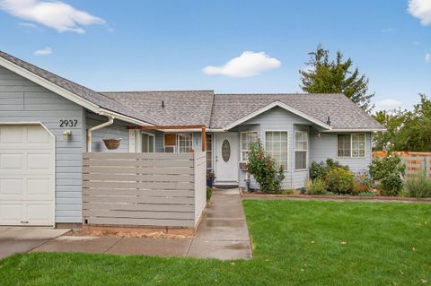 2937 SW Salmon Avenue Redmond OR 97756