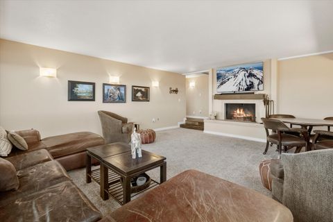 Tiny photo for 3124 NW Lynch Way, Redmond, OR 97756 (MLS # 220219617)