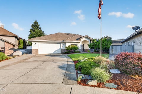 Tiny photo for 2473 Greenfield Court, Medford, OR 97504 (MLS # 220226665)