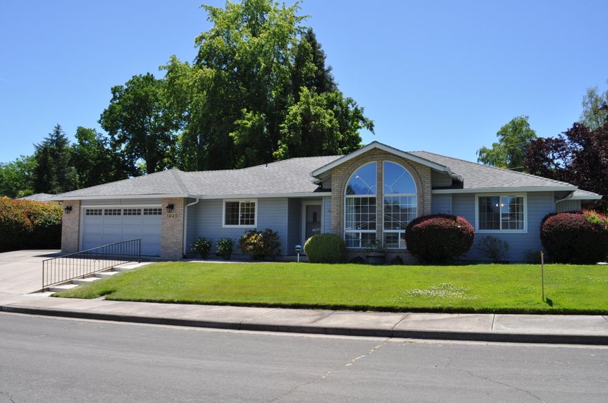 East Medford, single level home with large RV parking!  This 3 bedroom, 2 bath home has been updated and is gorgeous!   The kitchen has custom grey cabinets, Samsung stainless steel appliances, tile backsplash, quartz counters, breakfast bar and separate dining room.  Both the living room and family rooms are very spacious with vaulted ceilings and hardwood floors.  The large, primary bedroom suite has a walk in tile shower, double vanity, skylight, and walk in closet. The laundry room has tons of storage and a utility sink.  Outside features huge, paved RV parking, a covered patio, low maintenance yard, a shortage shed and a nice side yard.  This beautiful home is located on a corner lot on a quiet cul-de-sac.  All ready for you to make this your new home!